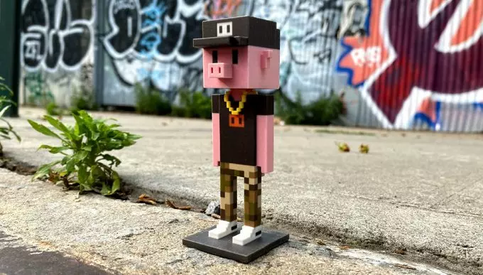 Pig Meebit 3D printed camo trousers gold chain cap