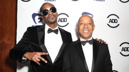 Snoop Dogg and Russell Simmons posing together