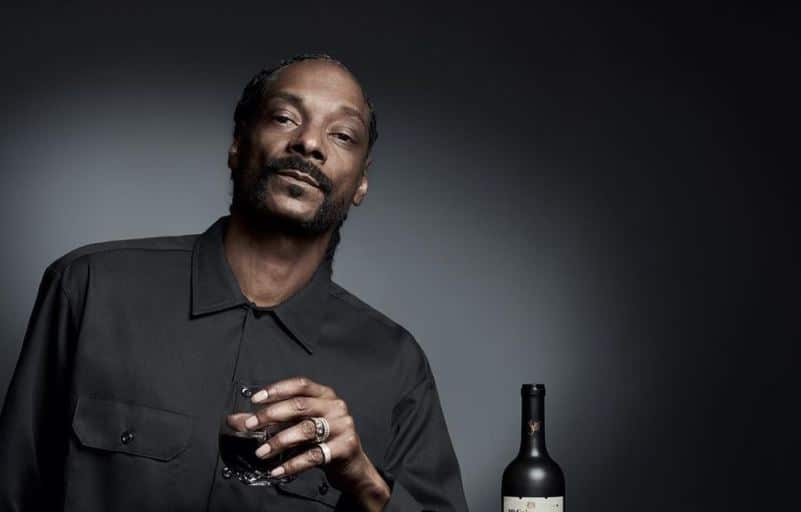 Image of American rapper Snoop Dogg aka NFT whale Cozomo de' Medici discussing crypto wallet spam