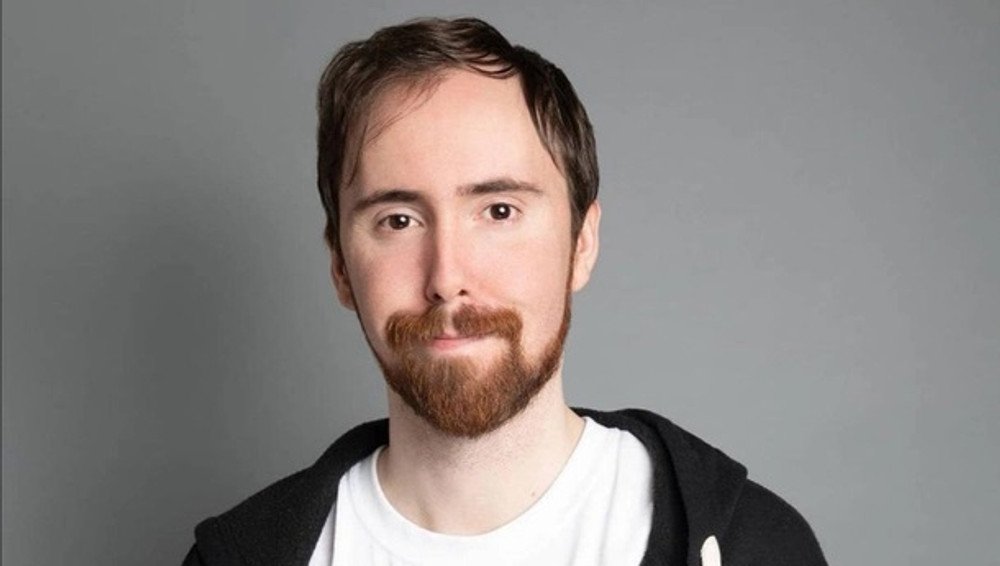 Picture depicts Asmongold
