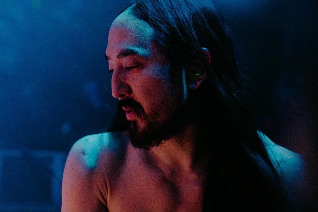 picture depicts Steve Aoki