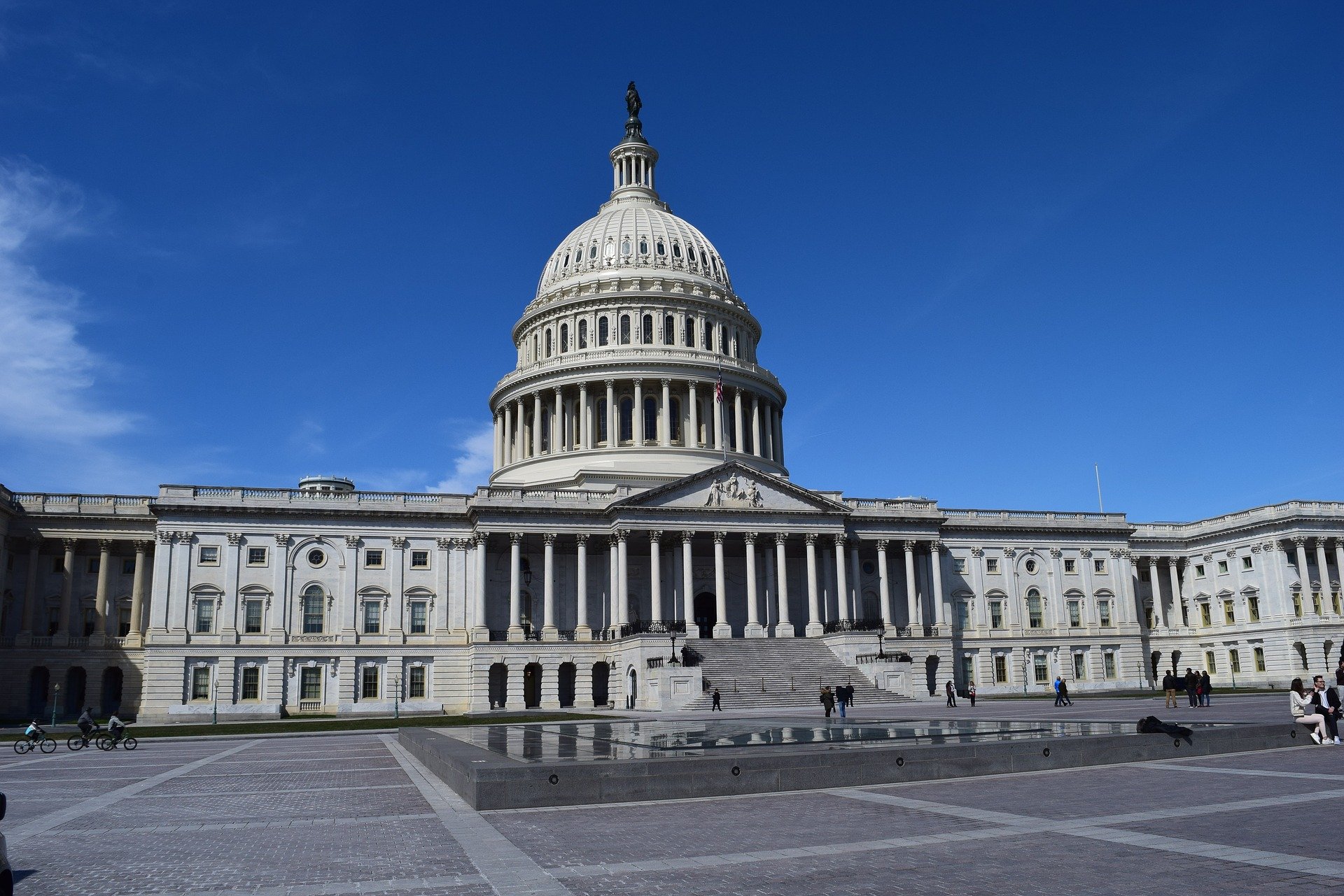 wide photograph of US Capitol building where congress candidates hope to get to by selling NFTs