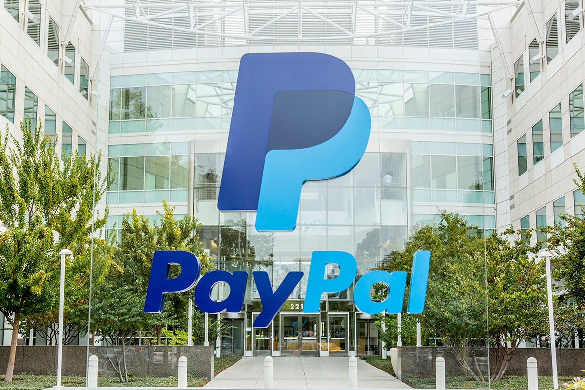 Una imagen de un edificio de oficinas de PayPal para PayPal NFT Marketplace