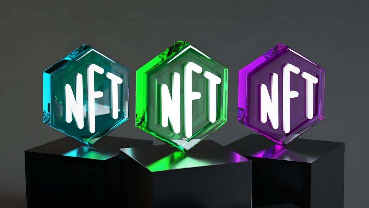 Tres logotipos NFT